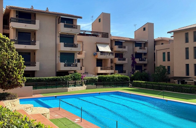 Three-room apartment 5 min from the sea + private parking space