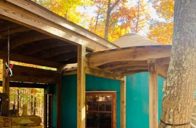 Three-story Blue Ridge Yurt getaway
