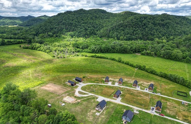 Three Suns Full Rental 8 Cabins/Mountain Views