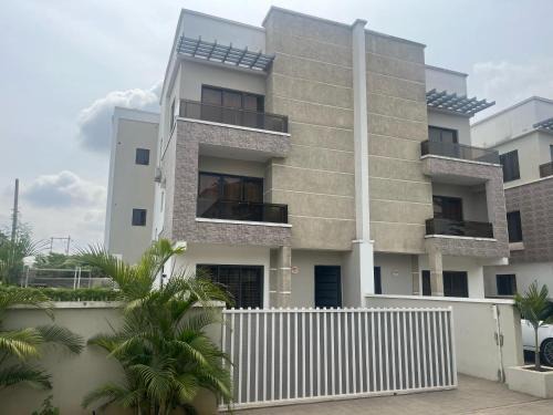 Threshold Apartment Mabushi