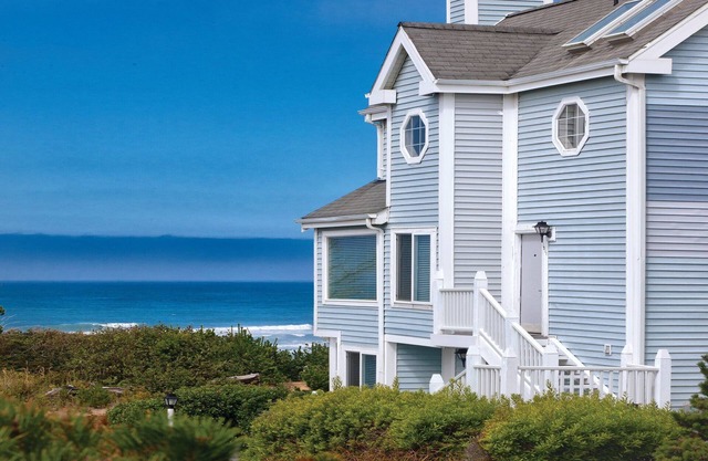 Tide pools, wide sandy beaches, whale watching!