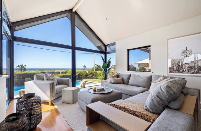 Tides Edge Stunning Pool House by the Beach