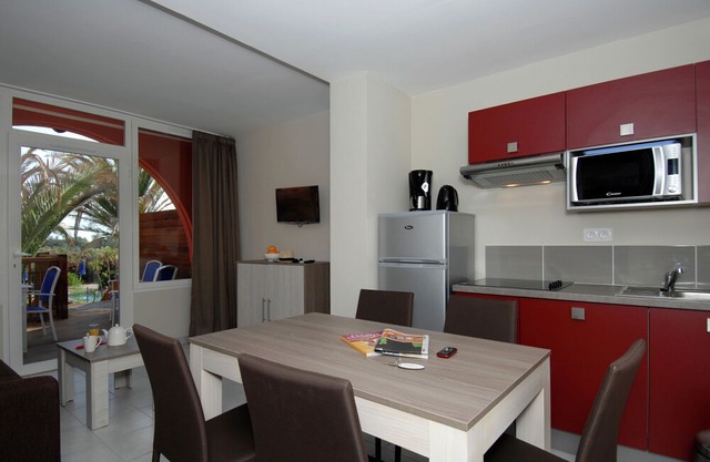 Tidy studio near the beach in a lively seaside resort