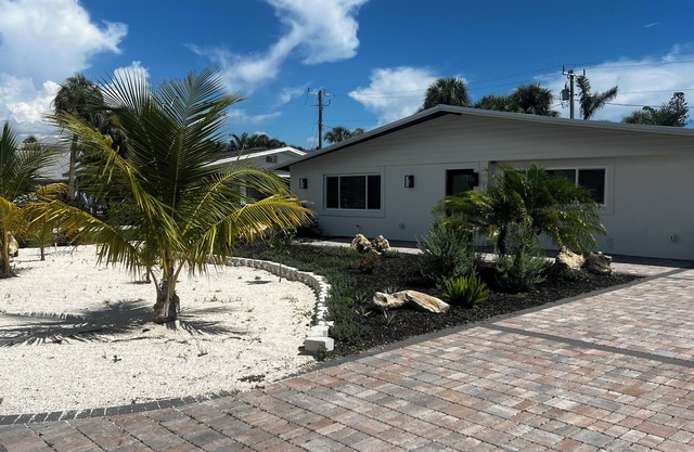 Tiki Tropicale: 6-minute walk to the beach!