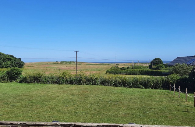 TIMBERS, pet friendly, country holiday cottage in Weybourne