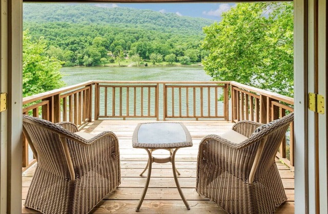 TN River Getaway 10 min to Downtown Chattanooga Amazing Gorge Views
