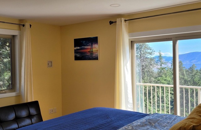 tNew construction Coach house with breathtaking views of the Okanagan Lake