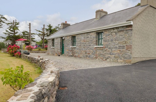 TOM’S COTTAGE, family friendly in Westport, County Mayo