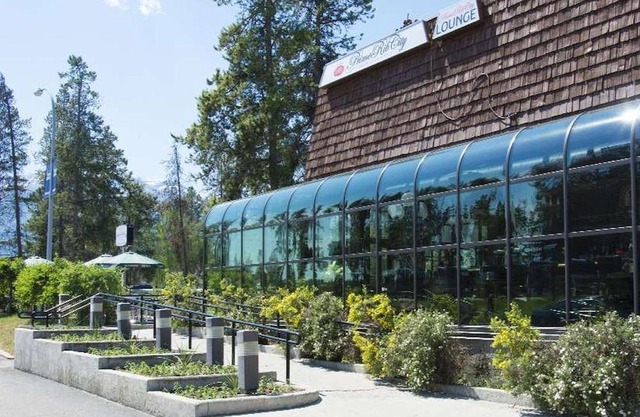 Tonquin Inn