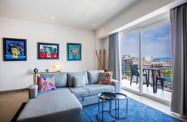Top floor 1BR | 2 Pools & Gym | Romantic Zone