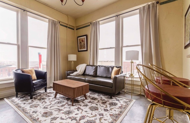 Top Floor 2 Bedroom Loft Overlooking Downtown!