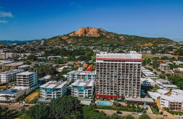 Top Floor Aquarius Amazing Ocean Views fast WiFi Kayo Free weekly service