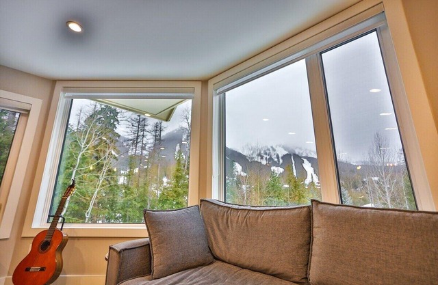 Top Floor Corner Unit with the Best Views of the Mountain