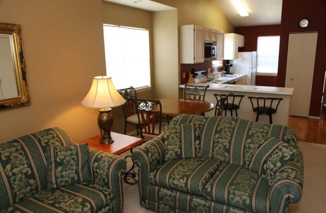Top Floor Eagles Nest Condo with Pool and Hot Tub and Lake Views close to SDC