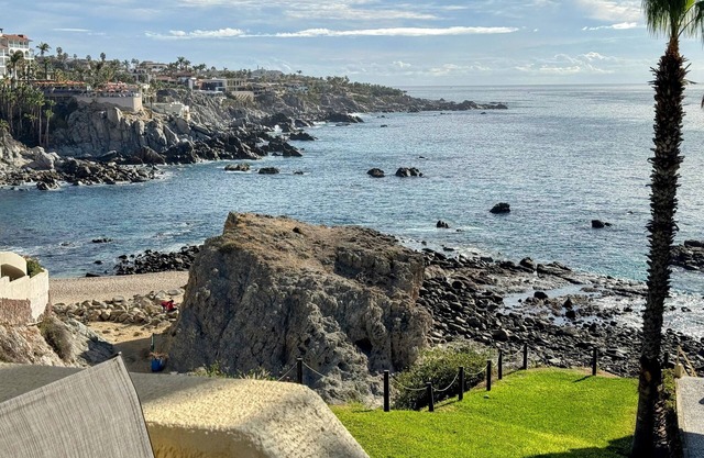 Top Floor Large 2 Bedroom Ocean/Beach Views Vaulted Ceiling Lots of Windows