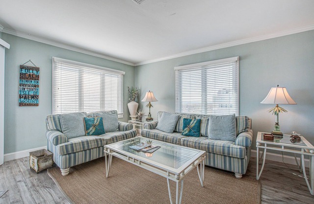 Top-floor Oceanfront Villa with spectacular ocean views - prime location