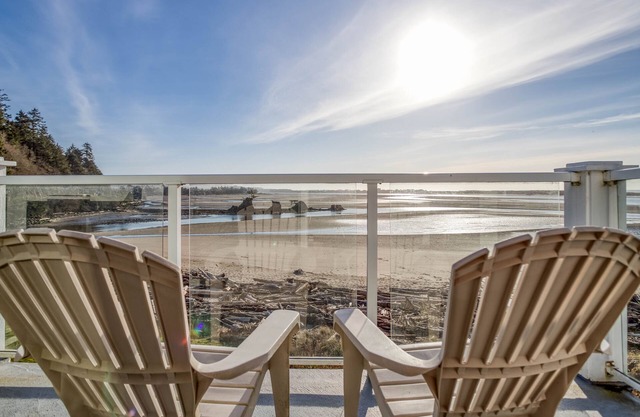 Top-Floor Siletz Bay Waterfront Ocean and Bay View