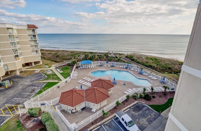 Top Floor Unit with amazing pool and ocean views