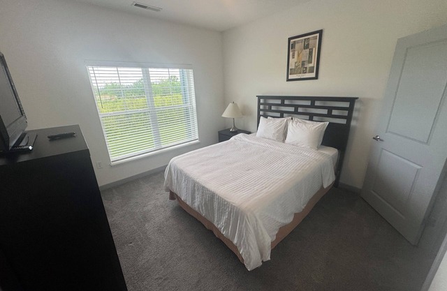 Top floor w/balcony in Hillard/Dublin