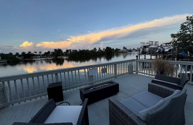 Top Location-10 Min From Beach-BBQ-Water Front