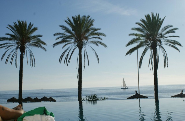 TOP luxury apartment in the hills of Marbella Elviria with sea views