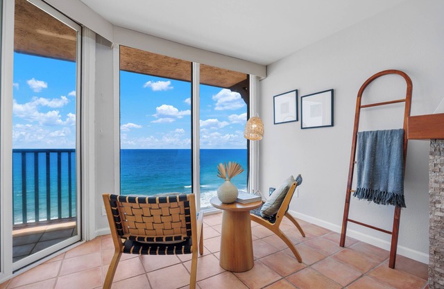 Top of the Wave - Oceanfront top floor breathtaking views