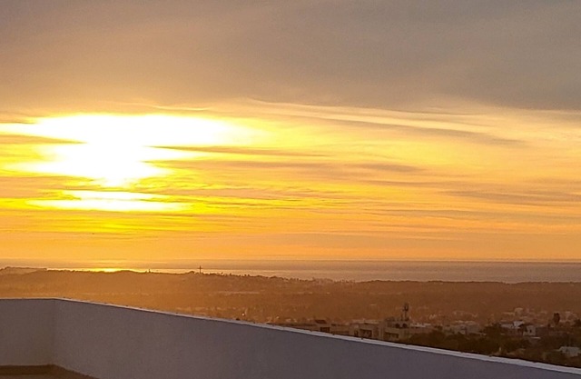 Top of the world Penthouse-10 min drive from the beach!