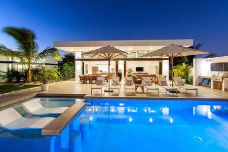 TOP Recommended Private Vacation Villa with Pool, Beach Access, Resort Amenities - White Villas v9