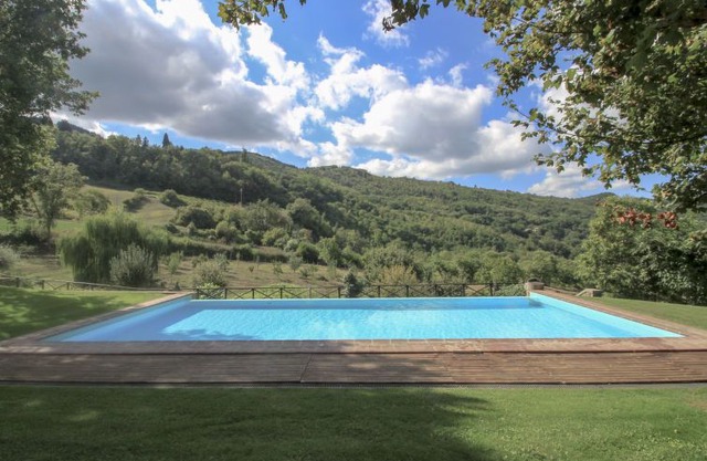 Torsoli Apartment, Sleeps 6 with Pool and WiFi