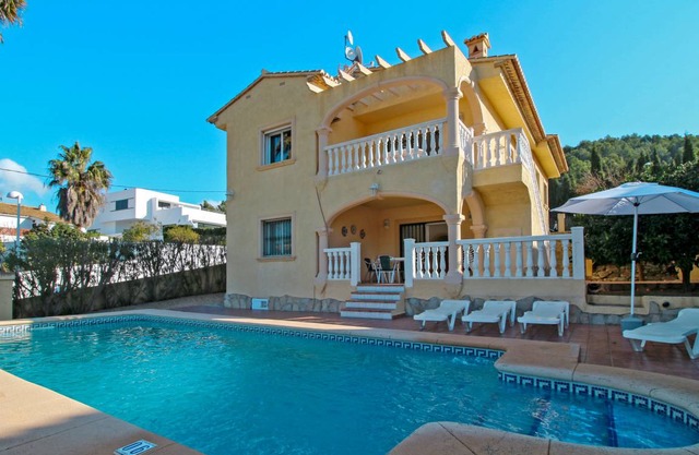 Tosal Calp in Calp with 6 bedrooms and 6 bathrooms