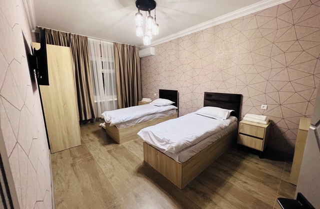 Total 6 rooms with en-suit bathroom.nEach room cost is 37 usd