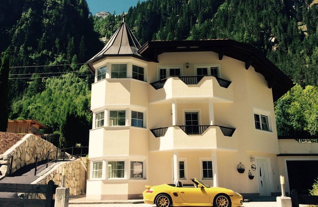 Tower Chalet - Mountains & More ..
