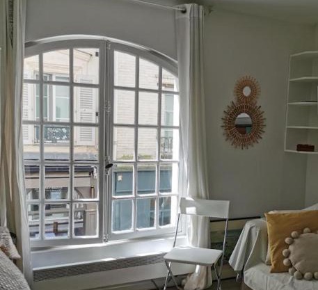 Tower eiffel Magnificent apartment center Paris