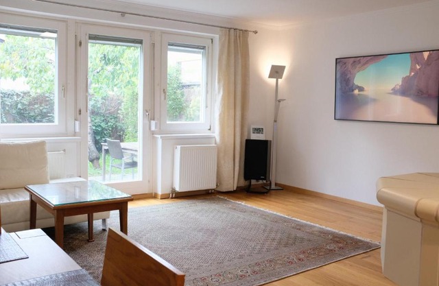 Town House near Metro & Vienna City Center