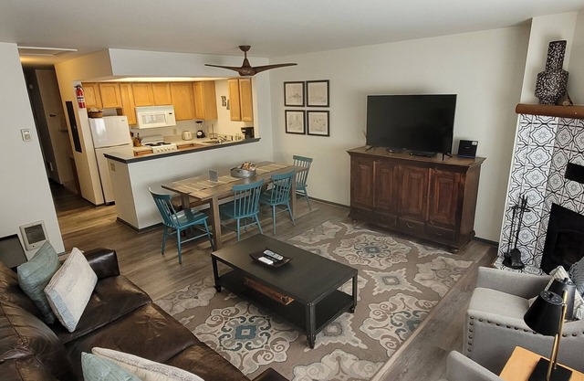Townhome near downtown Jackson at Snow King Resort, Hike, Ski, Shop, Dine nearby