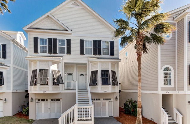Townhouse with marsh and river views, shared pool, & outdoor shower