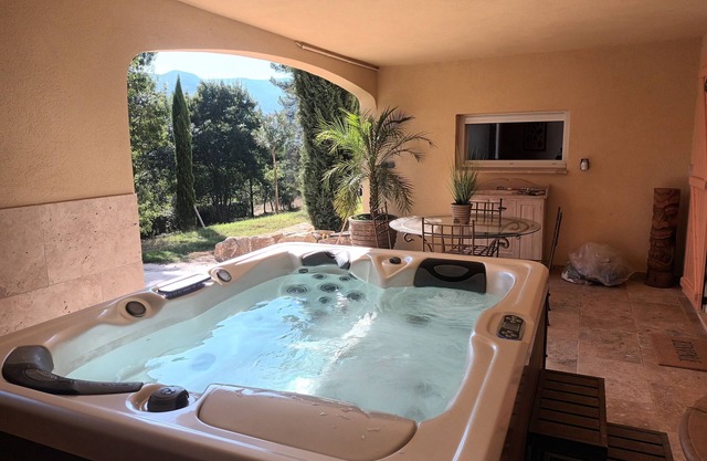 Très Beau Meublé Vacance, Clim Jacuzzi, Jardin,tout Confort !