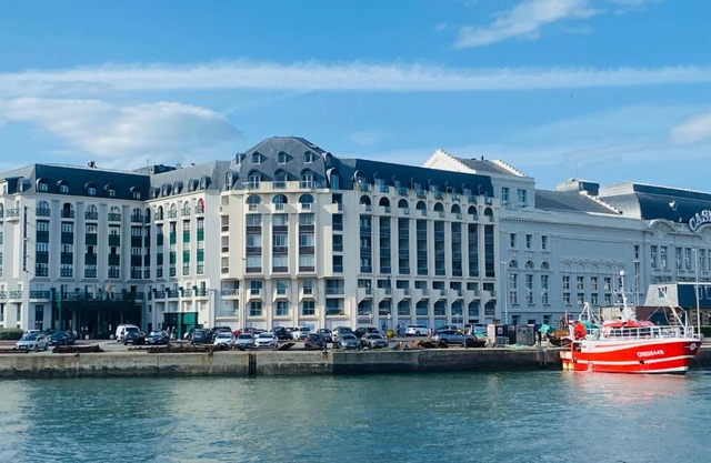 Très joli Appartement 2P au Beach Résidence Trouville- Piscine & vue port
