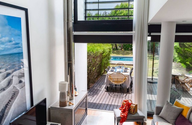 Tróia Beach House with Pool