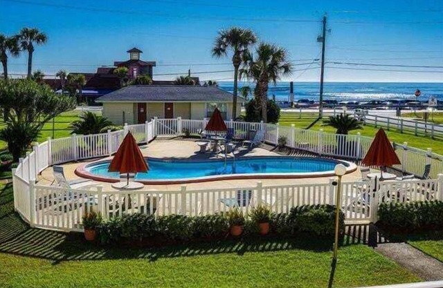 Tradewinds 25 Amazing Beach and Pool Views!