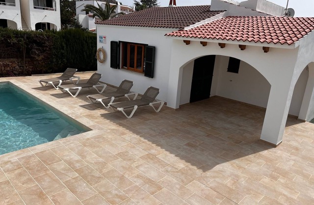 Traditional holidayhouse in a prime location of Cala Blanca/Ciutadella with pool
