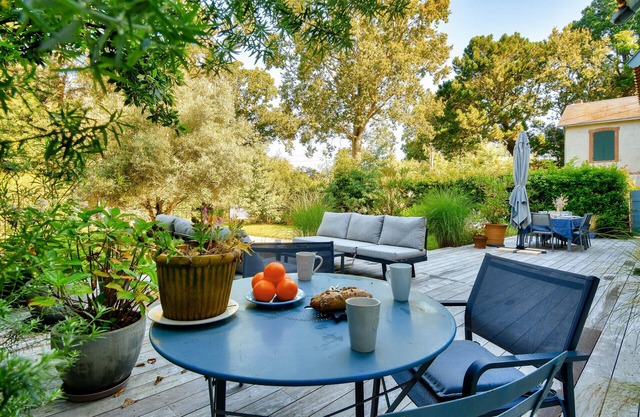 Traditional villa for 8 - 550m from the beach