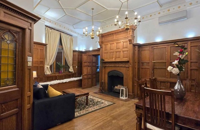 Traditional English Victorian Apartment near Buckingham Palace