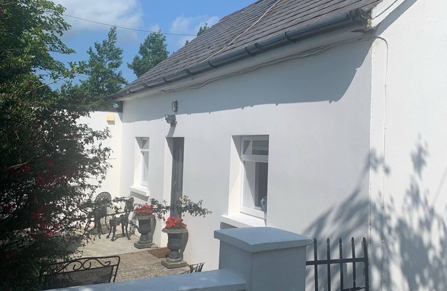 Traditional Irish Cottage - close to The Wild Atlantic Way