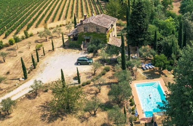 Traditional Luxury Family Pool + Hot Tub Villa - Serviced