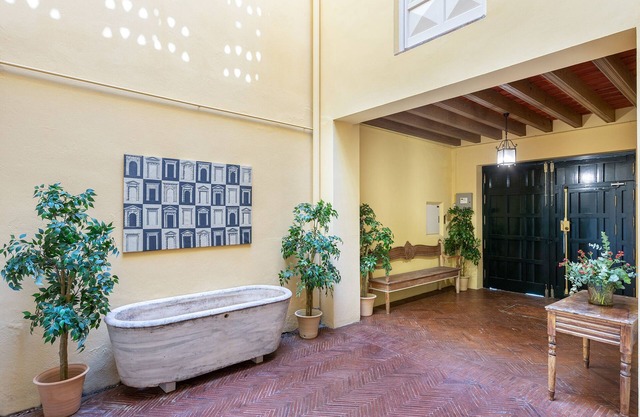 Traditional Sevillian House 6 BD and private terrace. Campamento