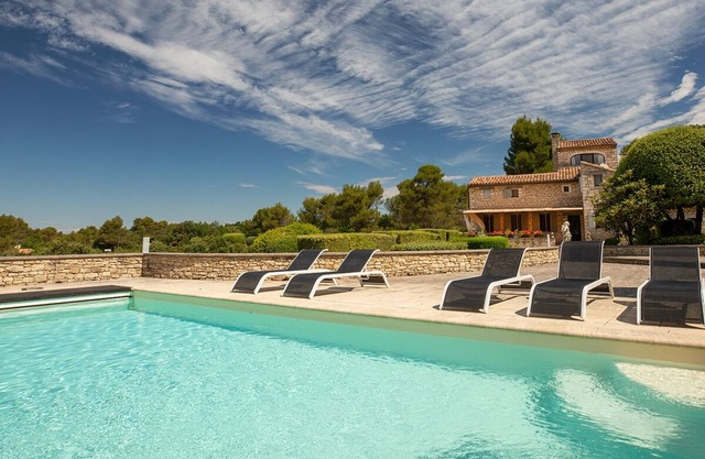 Traditional stone house with pool and garden between Lacoste and Menerbes