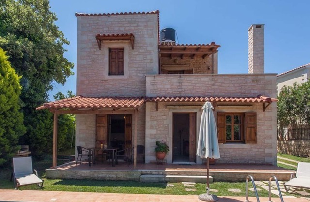 Traditional Stone Villa Near Beach -free WI FI