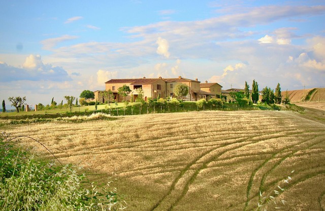 Traditional Tuscan farmhouse with breathtaking views 19 Minutes from Montalcino