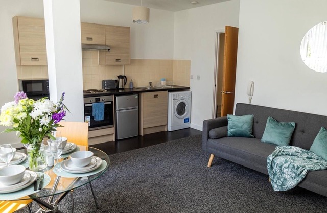 Trafford 1 bed apartment with private parking
